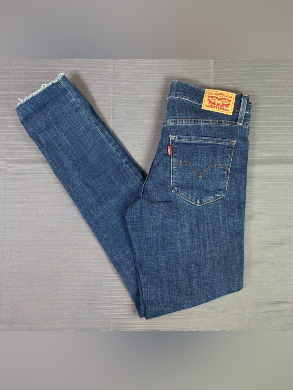 Levi’s 311 Shaping Skinny Jeans Women’s 27 Medium Wash Raw Hem Stretch Denim